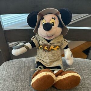 Disney Animal Kingdom Safari Minnie Mouse Plush